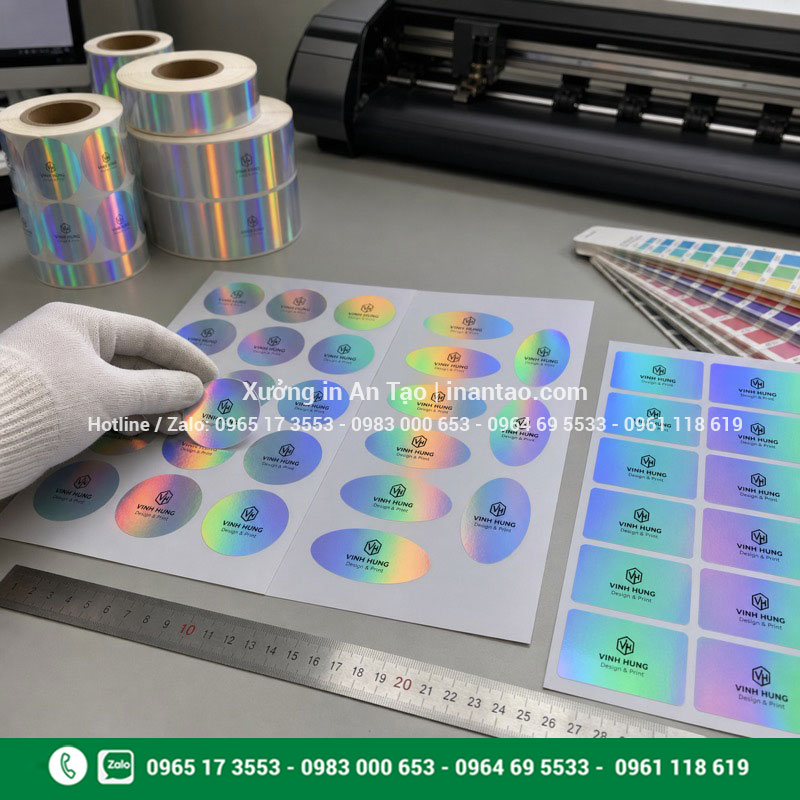 Công đoạn kiểm tra chất lượng decal 7 màu tại xưởng in Kiểm tra chất lượng decal 7 màu sau in và bế