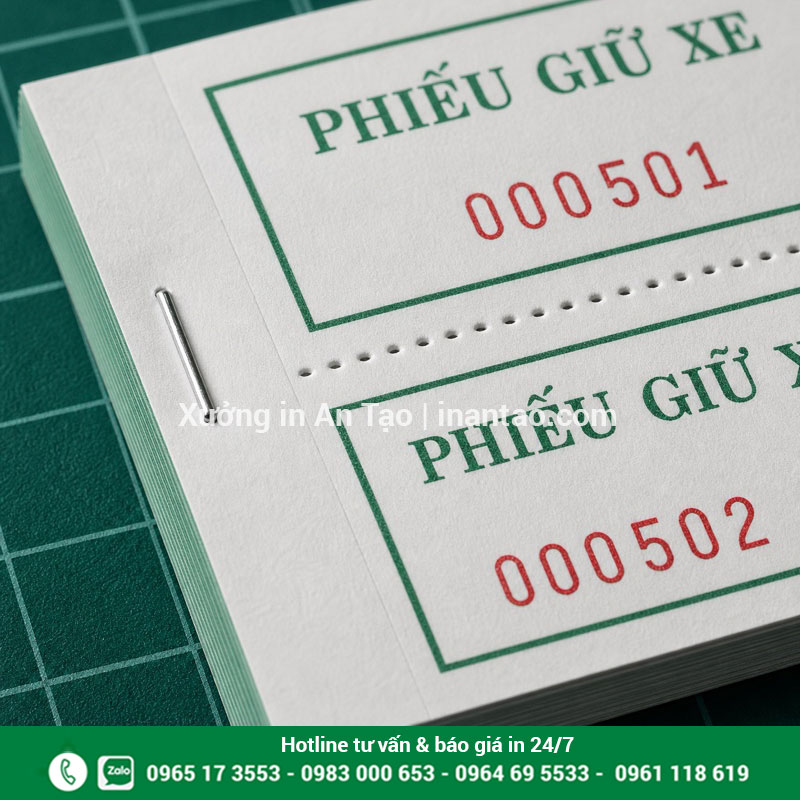 Gia công số nhảy và rãnh xé vé giữ xe Chi tiết số nhảy đỏ, rãnh xé và ghim trên phiếu giữ xe